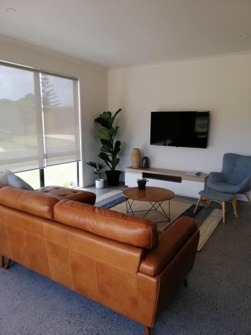 Purangi Beachhouse - 2 Bedroom Cooks Beach Esterno foto